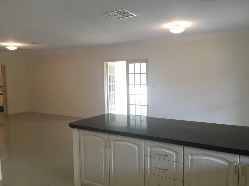 332 Kingsway, Landsdale WA 6065