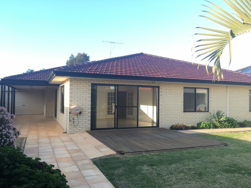 332 Kingsway, Landsdale WA 6065