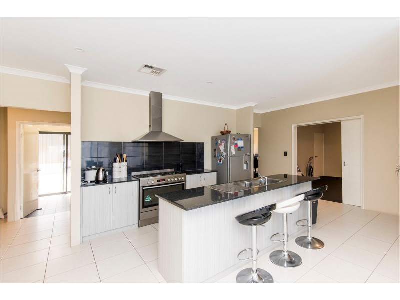 5 Wildwood Mews, Carramar WA 6031