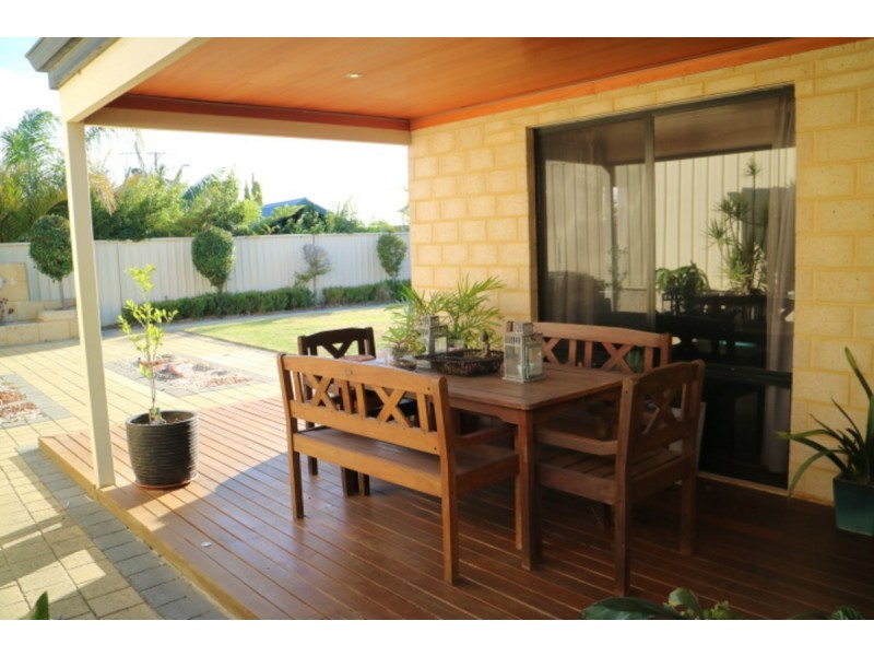 52 Allanbi Circle, Carramar WA 6031