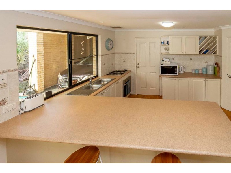 54 Southmead Dve, Landsdale WA 6065