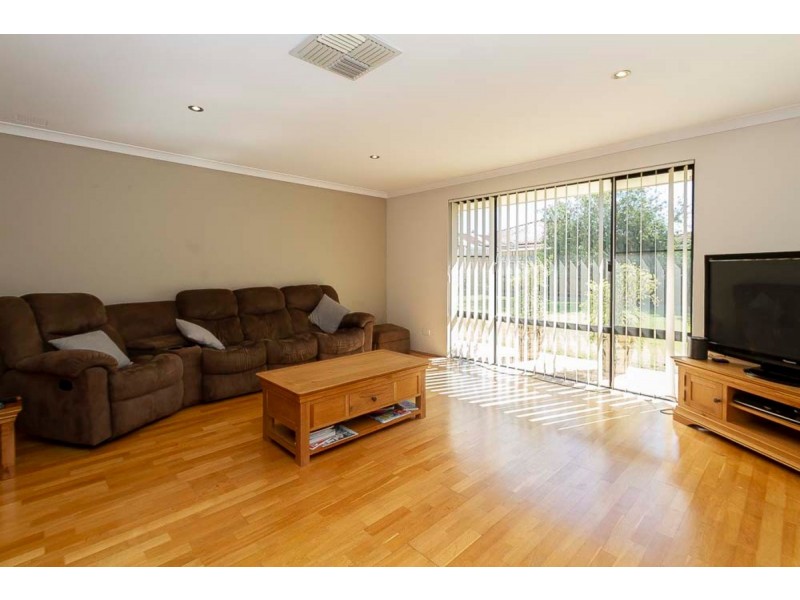 54 Southmead Dve, Landsdale WA 6065