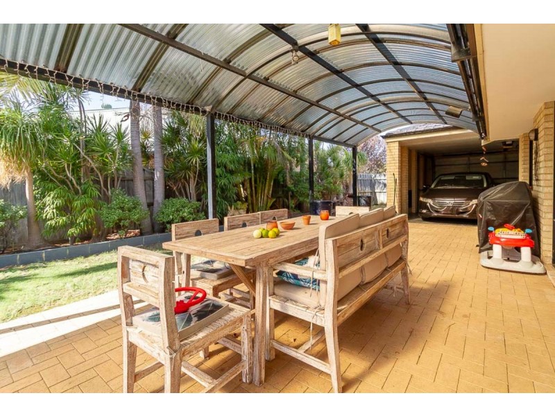 54 Southmead Dve, Landsdale WA 6065