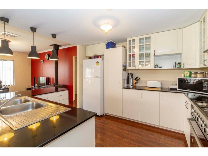 4 Varley Crest, Landsdale WA 6065