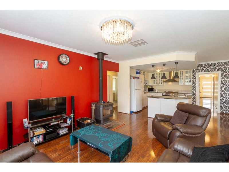 4 Varley Crest, Landsdale WA 6065