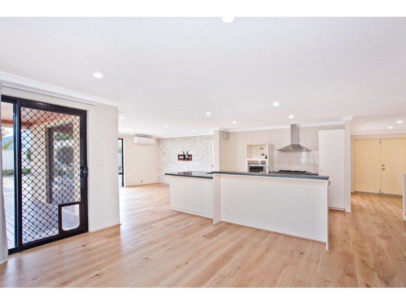 52 Allanbi Circle, Carramar WA 6031