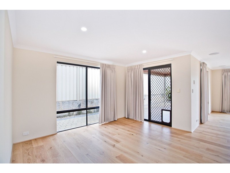 52 Allanbi Circle, Carramar WA 6031