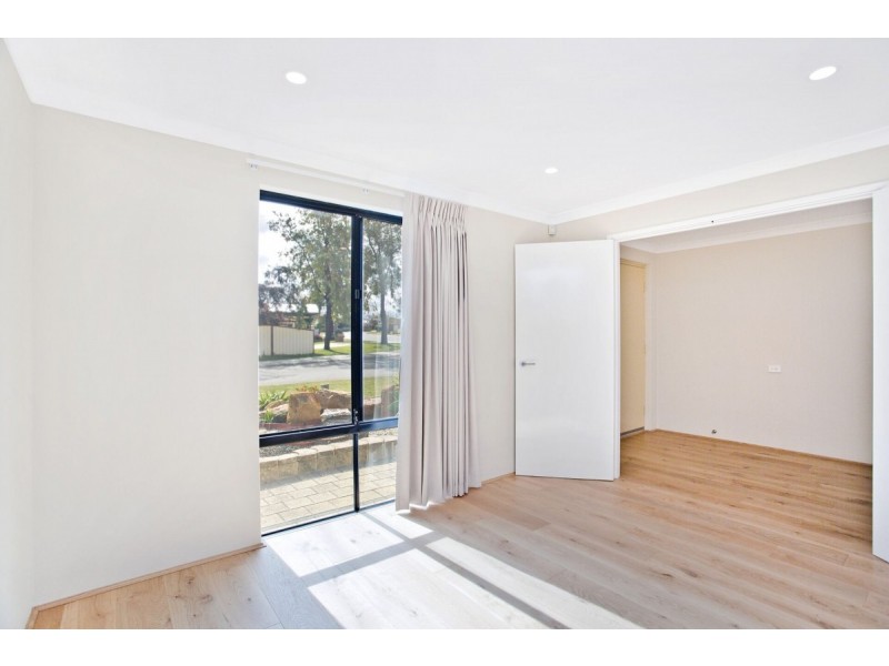 52 Allanbi Circle, Carramar WA 6031