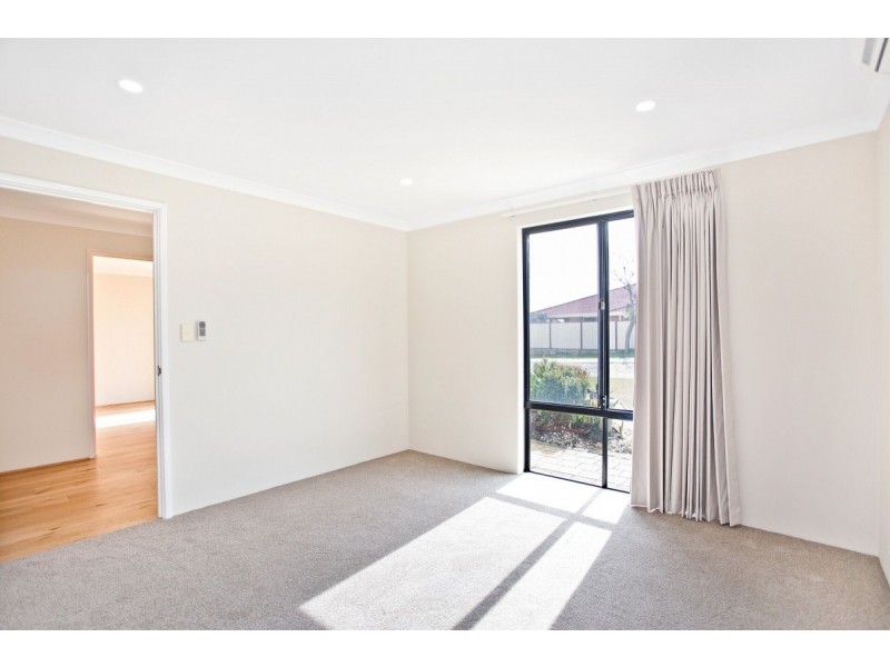 52 Allanbi Circle, Carramar WA 6031