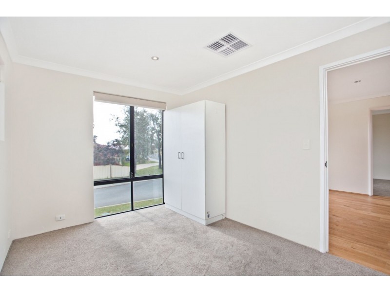 52 Allanbi Circle, Carramar WA 6031