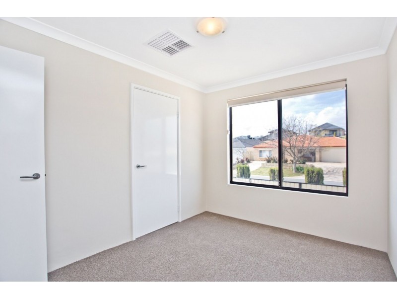 52 Allanbi Circle, Carramar WA 6031