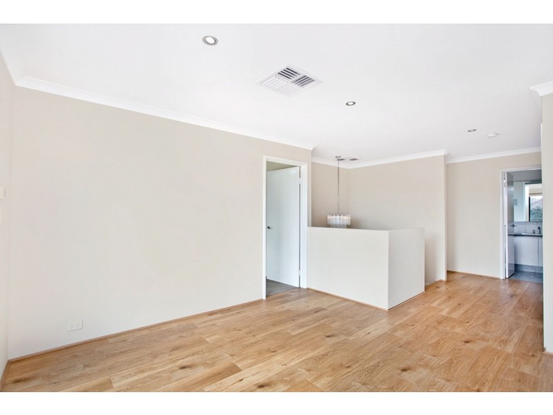 52 Allanbi Circle, Carramar WA 6031