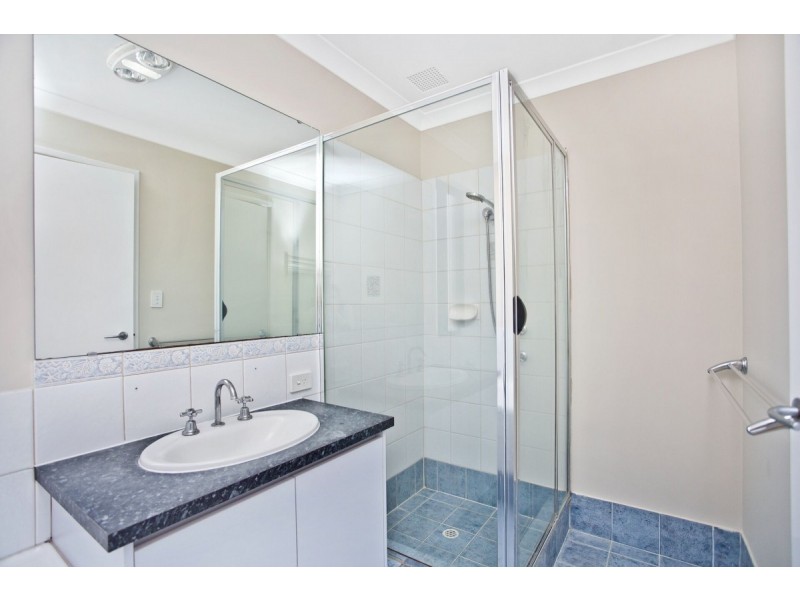 52 Allanbi Circle, Carramar WA 6031