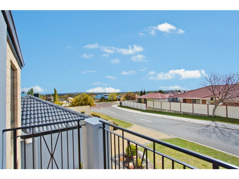 52 Allanbi Circle, Carramar WA 6031