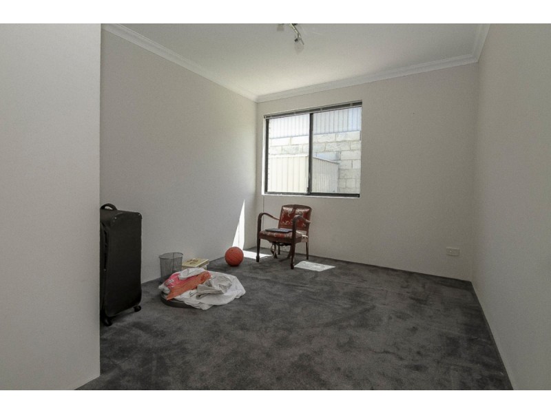 18 Osterley Tce, Darch WA 6065