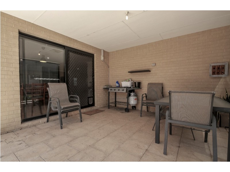 18 Osterley Tce, Darch WA 6065