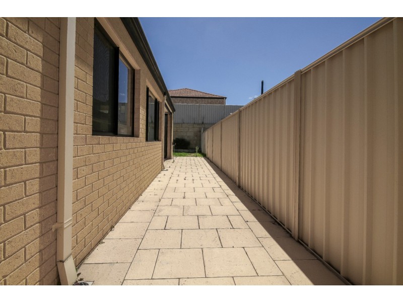 18 Osterley Tce, Darch WA 6065