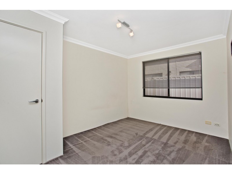 18 Osterley Tce, Darch WA 6065