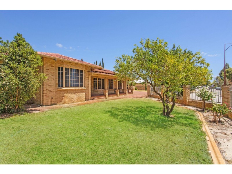 5 Reihill Road, Darch WA 6065