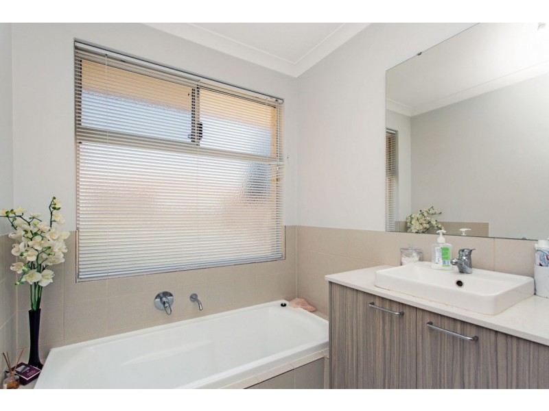 5 Reihill Road, Darch WA 6065