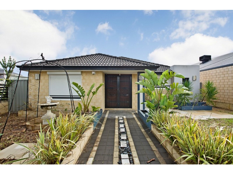 39 Reginald Way, Queens Park WA 6107