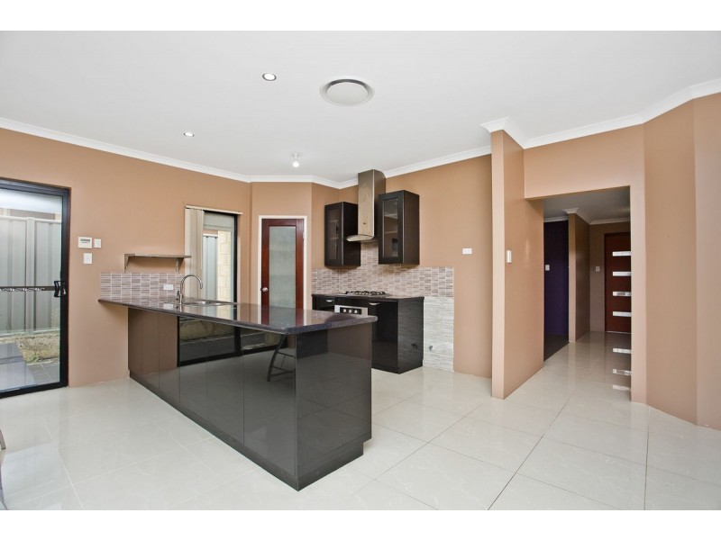 39 Reginald Way, Queens Park WA 6107