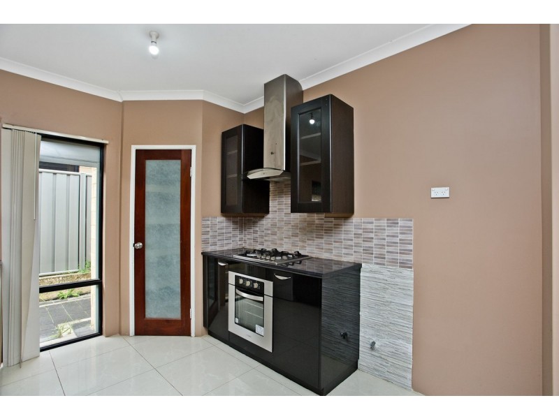 39 Reginald Way, Queens Park WA 6107