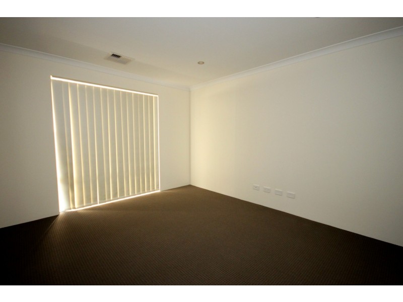 31 Raeside Drive, Landsdale WA 6065