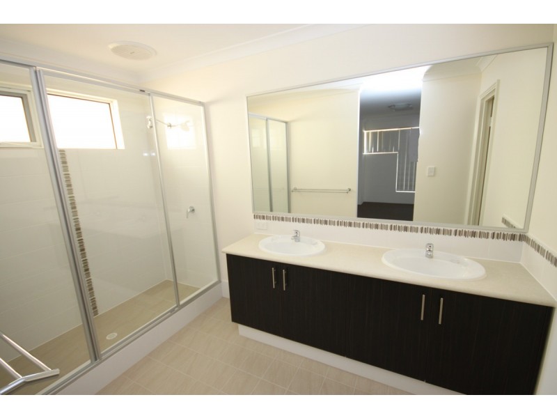 31 Raeside Drive, Landsdale WA 6065