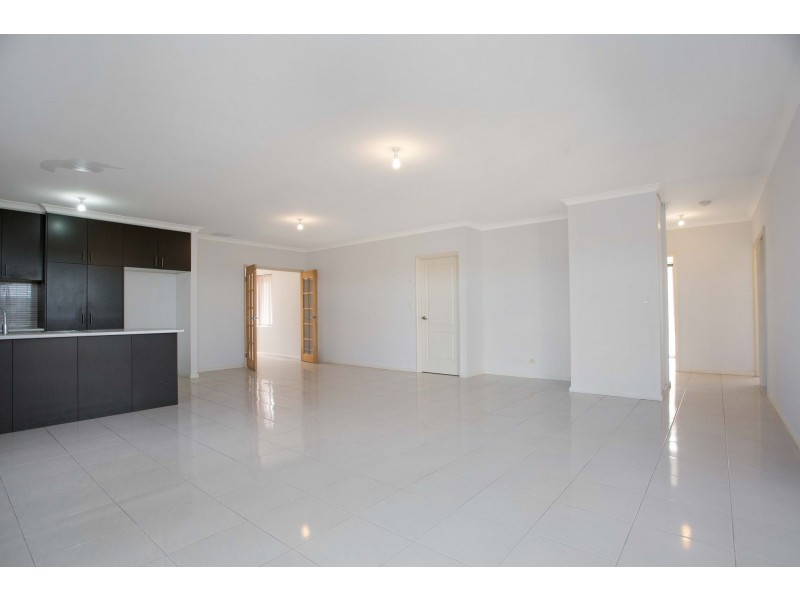 4/11 Bolton Way, Darch WA 6065
