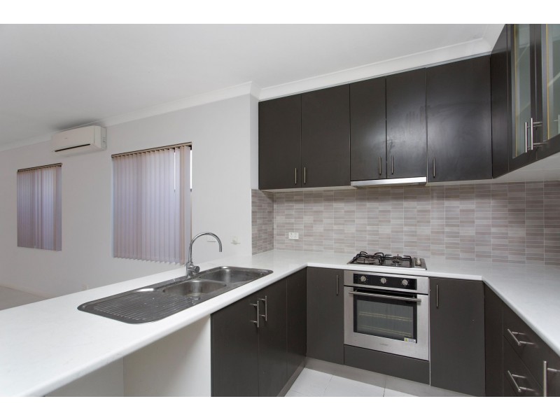 4/11 Bolton Way, Darch WA 6065