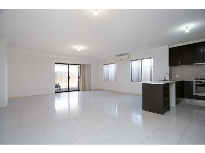 4/11 Bolton Way, Darch WA 6065