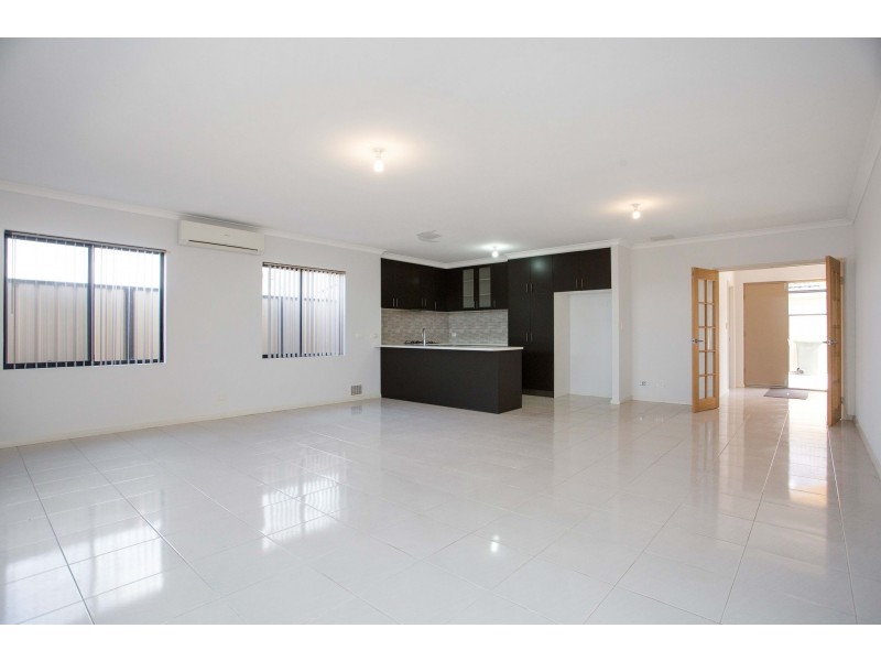 4/11 Bolton Way, Darch WA 6065