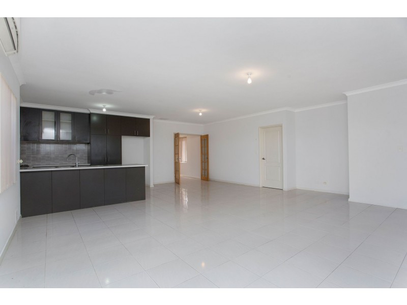4/11 Bolton Way, Darch WA 6065