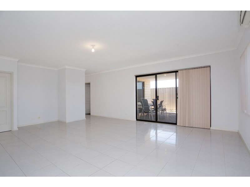 4/11 Bolton Way, Darch WA 6065