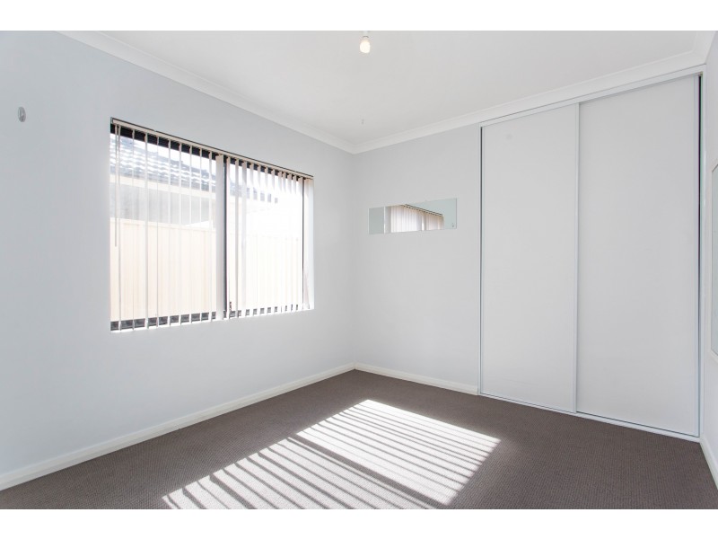 4/11 Bolton Way, Darch WA 6065