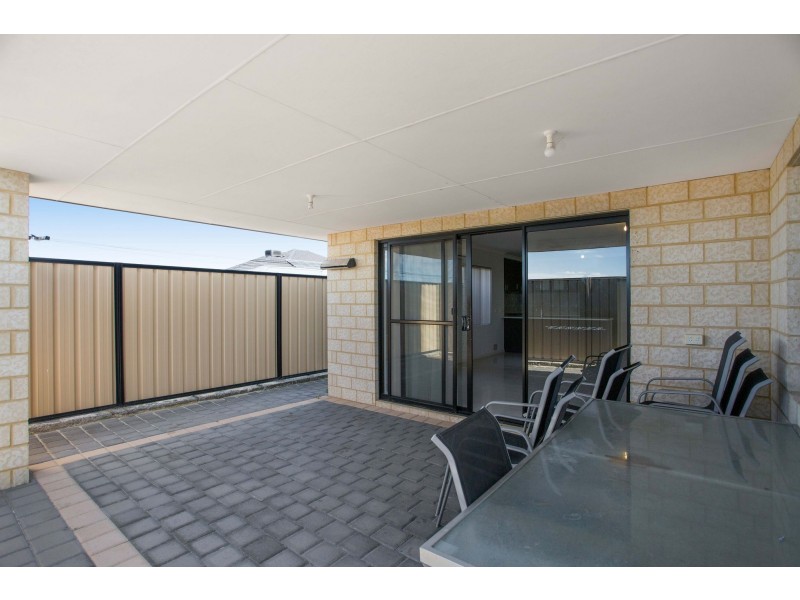 4/11 Bolton Way, Darch WA 6065