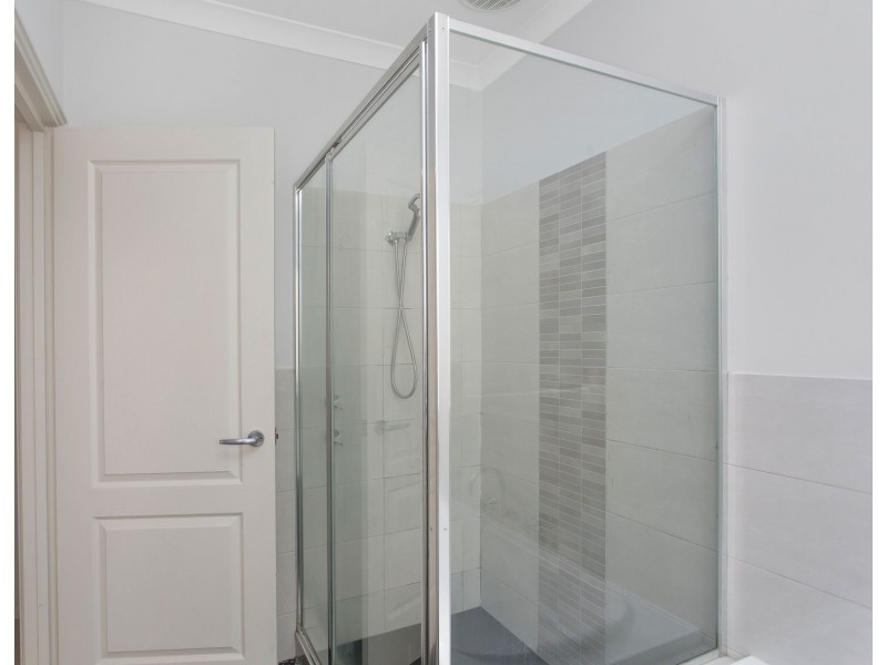 4/11 Bolton Way, Darch WA 6065