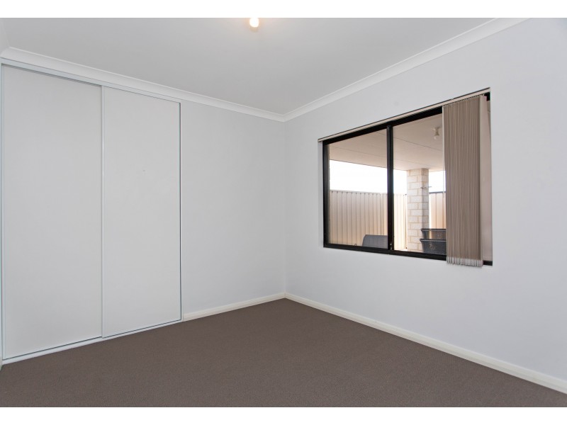 4/11 Bolton Way, Darch WA 6065