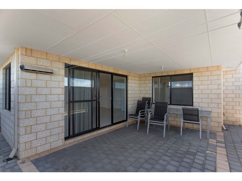4/11 Bolton Way, Darch WA 6065
