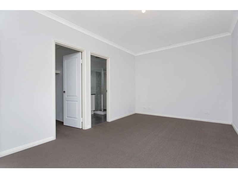 4/11 Bolton Way, Darch WA 6065