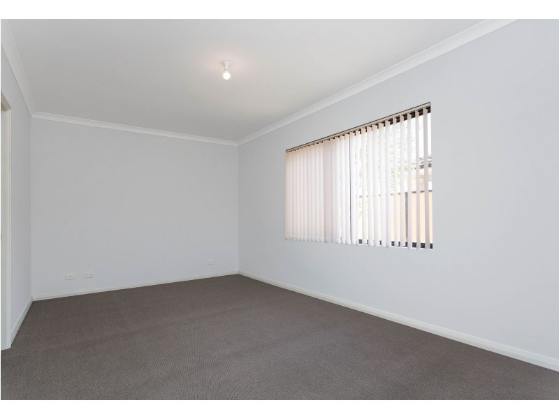 4/11 Bolton Way, Darch WA 6065