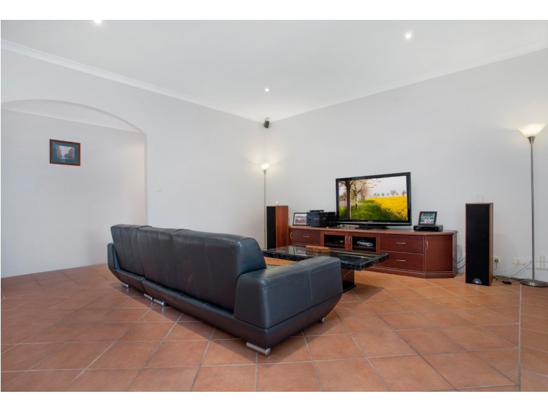 11 Heathfield Drive, Landsdale WA 6065