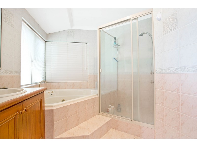 11 Heathfield Drive, Landsdale WA 6065