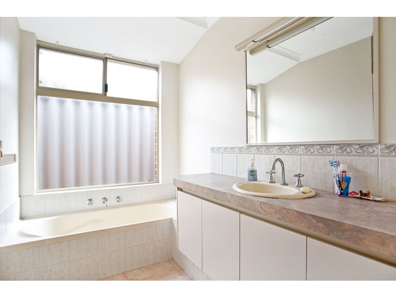 11 Heathfield Drive, Landsdale WA 6065