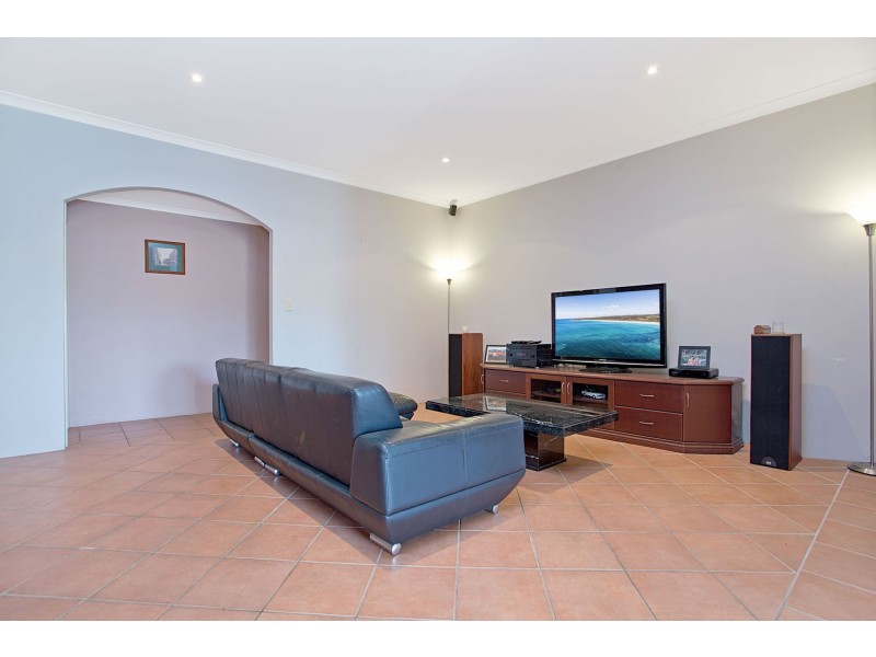 11 Heathfield Drive, Landsdale WA 6065