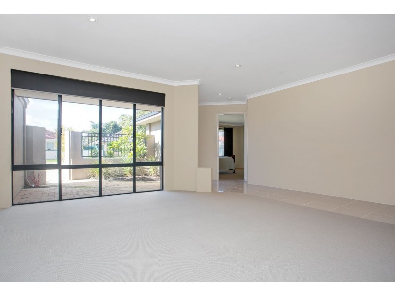 20 James Gilmour Way, Darch WA 6065