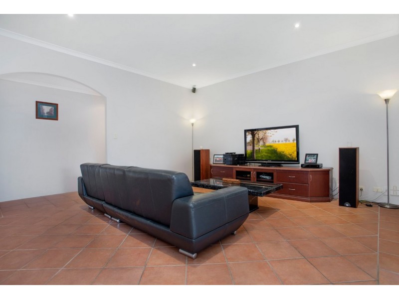 11 Heathfield Drive, Landsdale WA 6065