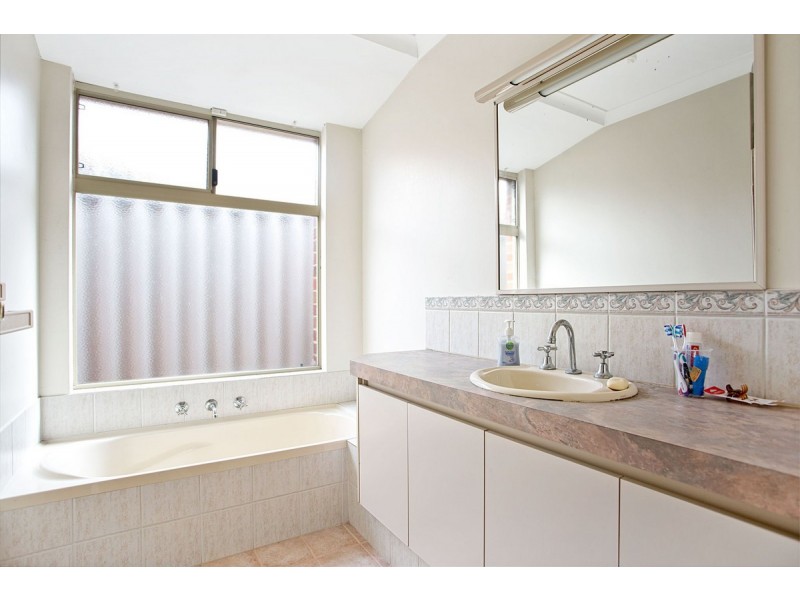 11 Heathfield Drive, Landsdale WA 6065