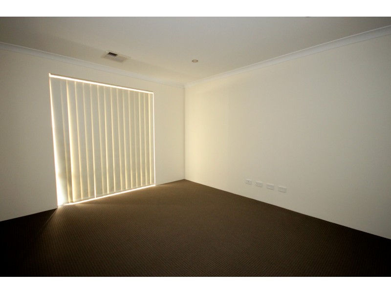 31 Raeside Drive, Landsdale WA 6065